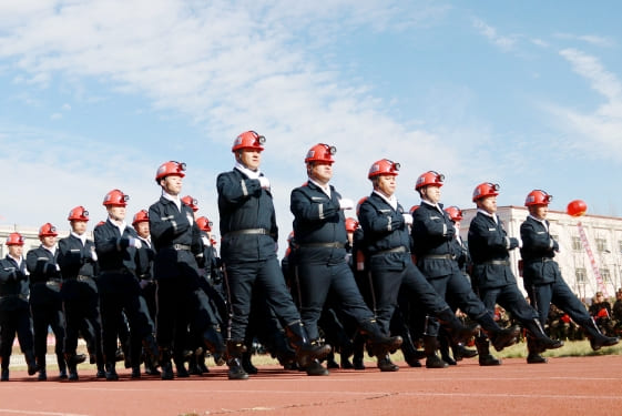 大型歷史紀(jì)錄片《久遠(yuǎn)的歷程》攝制組榮獲集團公司黨...