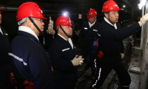 鞠超在鶴崗礦業(yè)公司峻德礦檢...